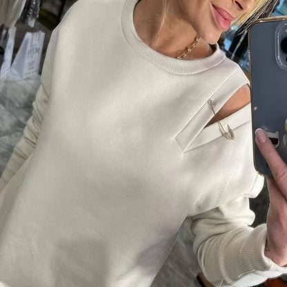 Vestido deportivo elegante para mujer con cortes decorativos