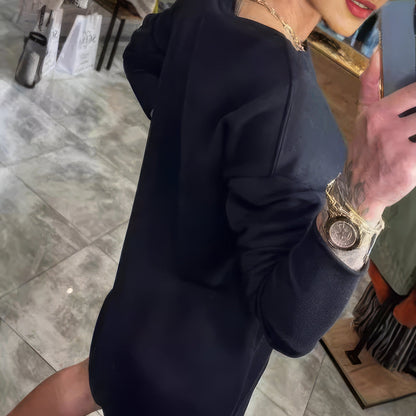 Vestido deportivo elegante para mujer con cortes decorativos