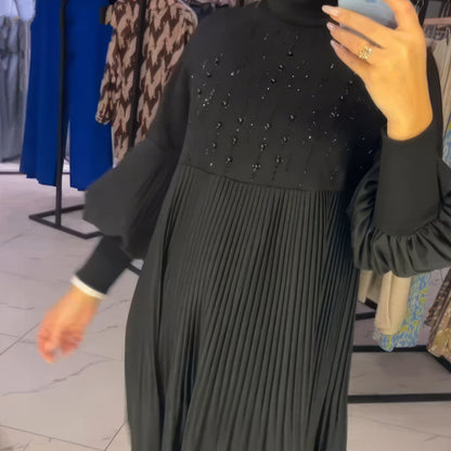 Vestido de talla grande con mangas farol y cuello alto